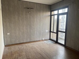 Room in 2 BHK Apartment at Sector 81 – for Sale