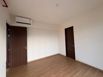 Room in 1 BHK Apartment at Indiabulls One Indiabulls, Pokhran Road No Two – for Rent