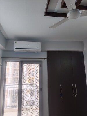 Room in 3 BHK Apartment at Gulshan Bellina, Sector 16 Greater Noida – for Rent