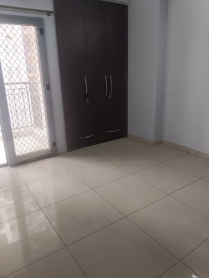 Room in 3 BHK Apartment at Gulshan Bellina, Sector 16 Greater Noida – for Rent