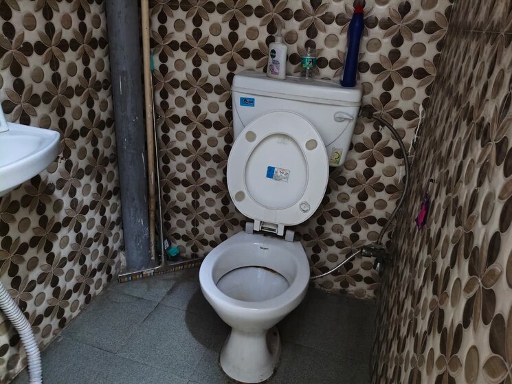 Bathroom, sector 63 Commercial Office Space 4000 Sq.Ft. In Sector 63 Noida 9691546