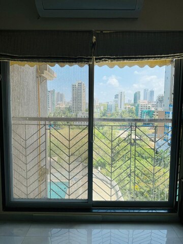 Room in 2 BHK Apartment at Yash Orion, Goregaon East – for Rent