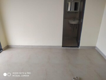 Room in 1 BHK Apartment at Conwood Astoria, Goregaon East – for Rent