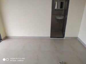 Room in 1 BHK Apartment at Conwood Astoria, Goregaon East – for Rent