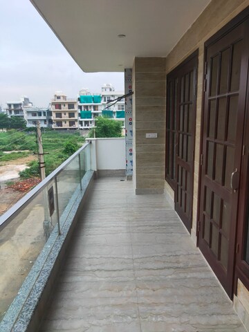 Balcony in 3 BHK Builder Floor at Sushant Lok 2, Sector 57 – for Rent