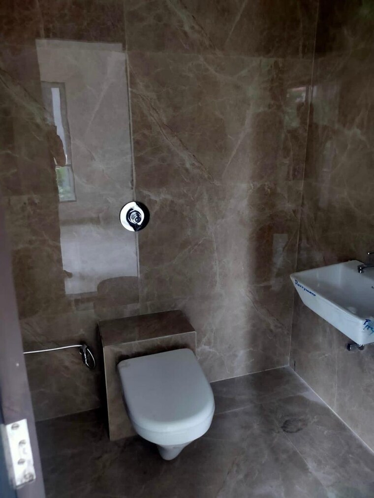 Bathroom, bandra west 3 Bedroom 1100 Sq.Ft. Apartment In Bandra West Mumbai 9692023