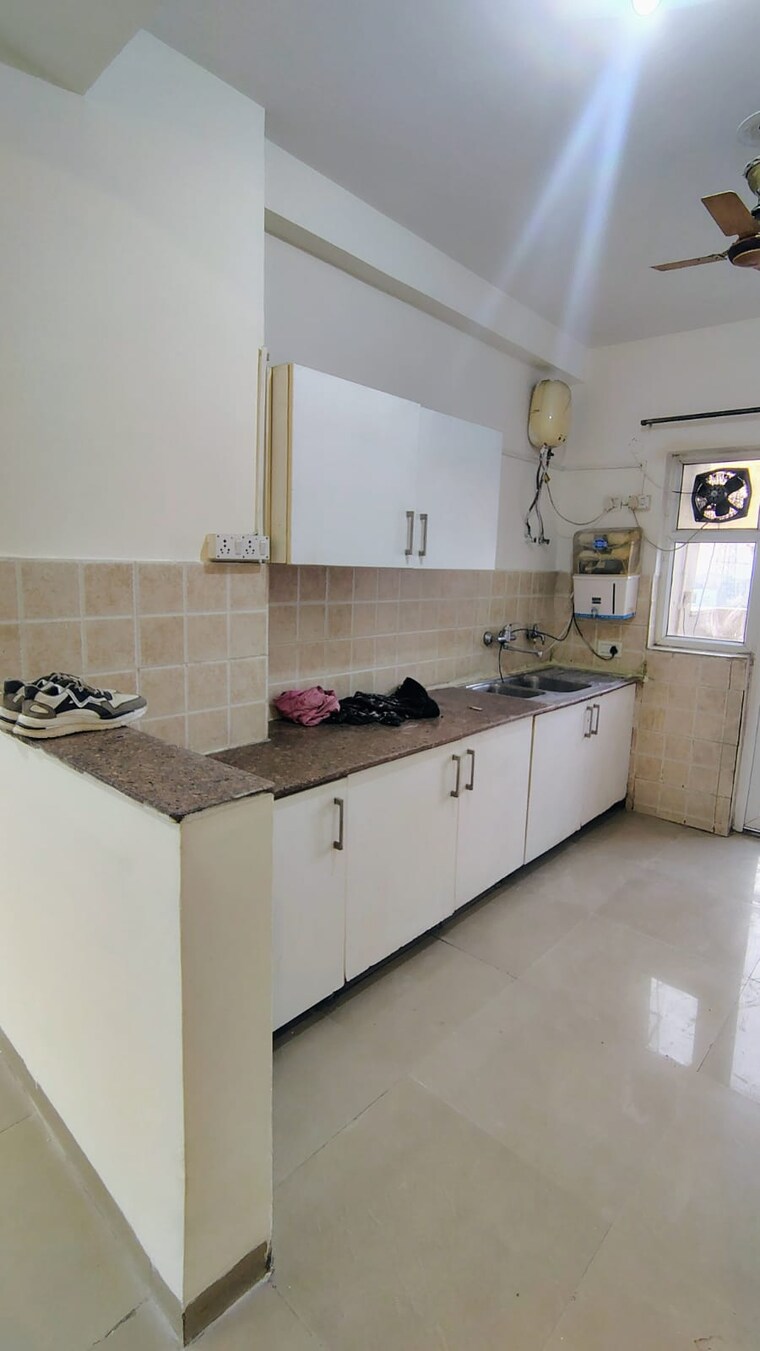 Kitchen, spaze-privy 3 Bedroom 1930 Sq.Ft. Apartment In Sector 72 Gurgaon 9692024