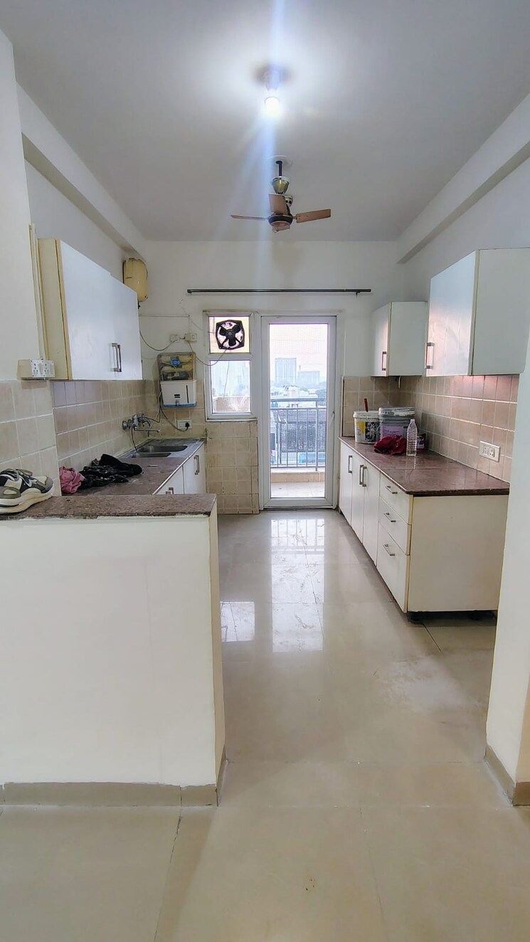 Kitchen, spaze-privy 3 Bedroom 1930 Sq.Ft. Apartment In Sector 72 Gurgaon 9692024
