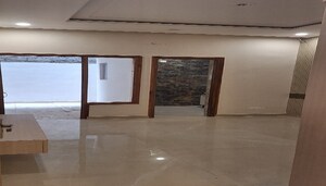 Room in 4 BHK Independent House at Ghazipur – for Sale