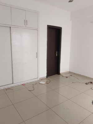 2 BHK Apartment For Rent in Gulshan Bellina, Sector 16 Greater Noida