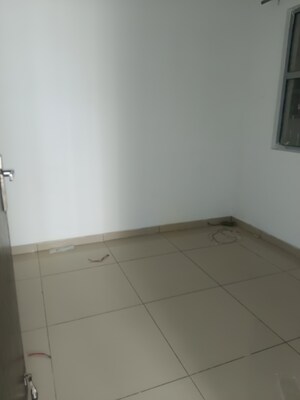 Room in 2 BHK Apartment at Gulshan Bellina, Sector 16 Greater Noida – for Rent