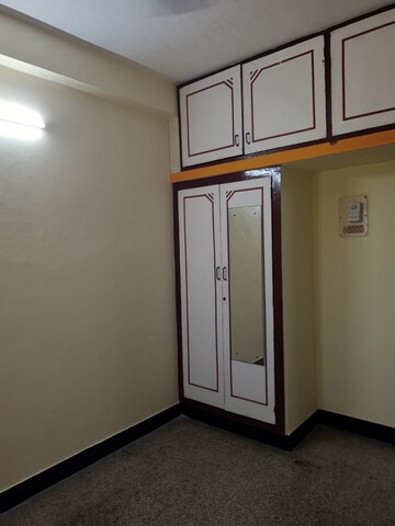 Room in 2 BHK Apartment at Thiruvanmiyur – for Rent