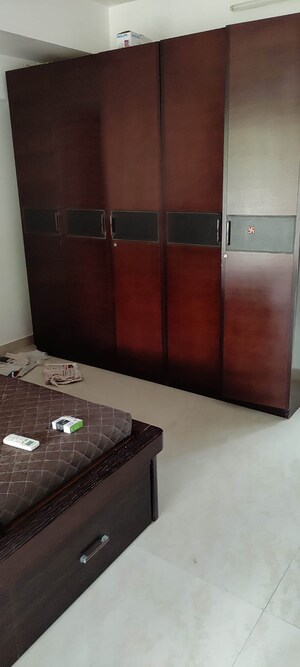 Furnished Amenities in 2 BHK Apartment at Santacruz West – for Rent
