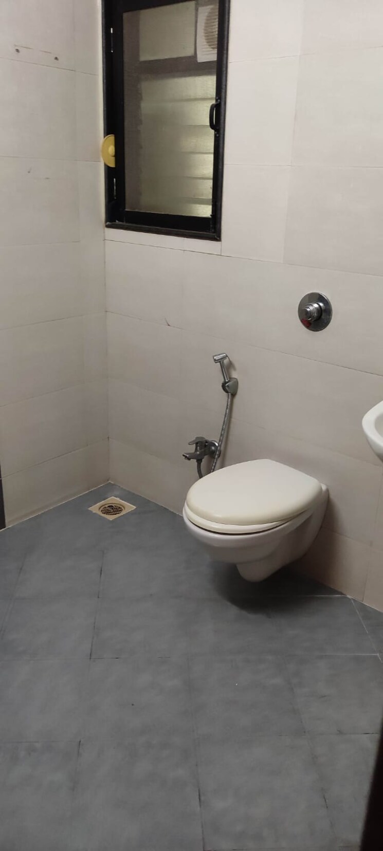 Bathroom, santacruz west 2 Bedroom 850 Sq.Ft. Apartment In Santacruz West Mumbai 9692102