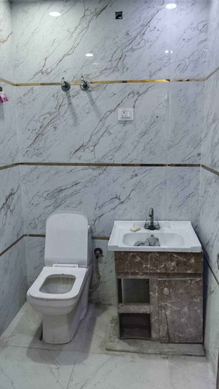 Bathroom, mapsko-krishna-apra-gardens 2 Bedroom 1180 Sq.Ft. Apartment In Vaibhav Khand Ghaziabad 9692265