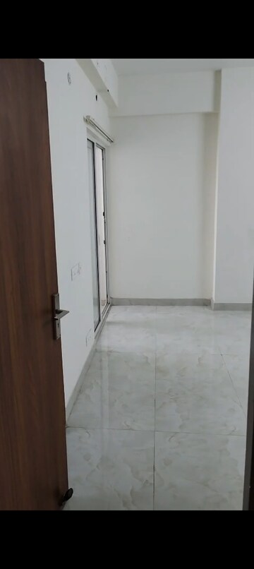 Room in 2 BHK Apartment at VVIP Mangal, Raj Nagar Extension – for Rent