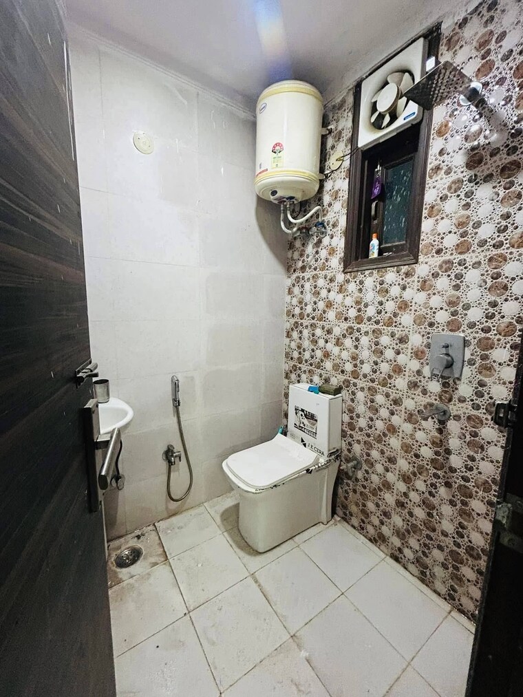 Bathroom, saket 1 RK 500 Sq.Ft. Builder Floor In Saket Delhi 9692462