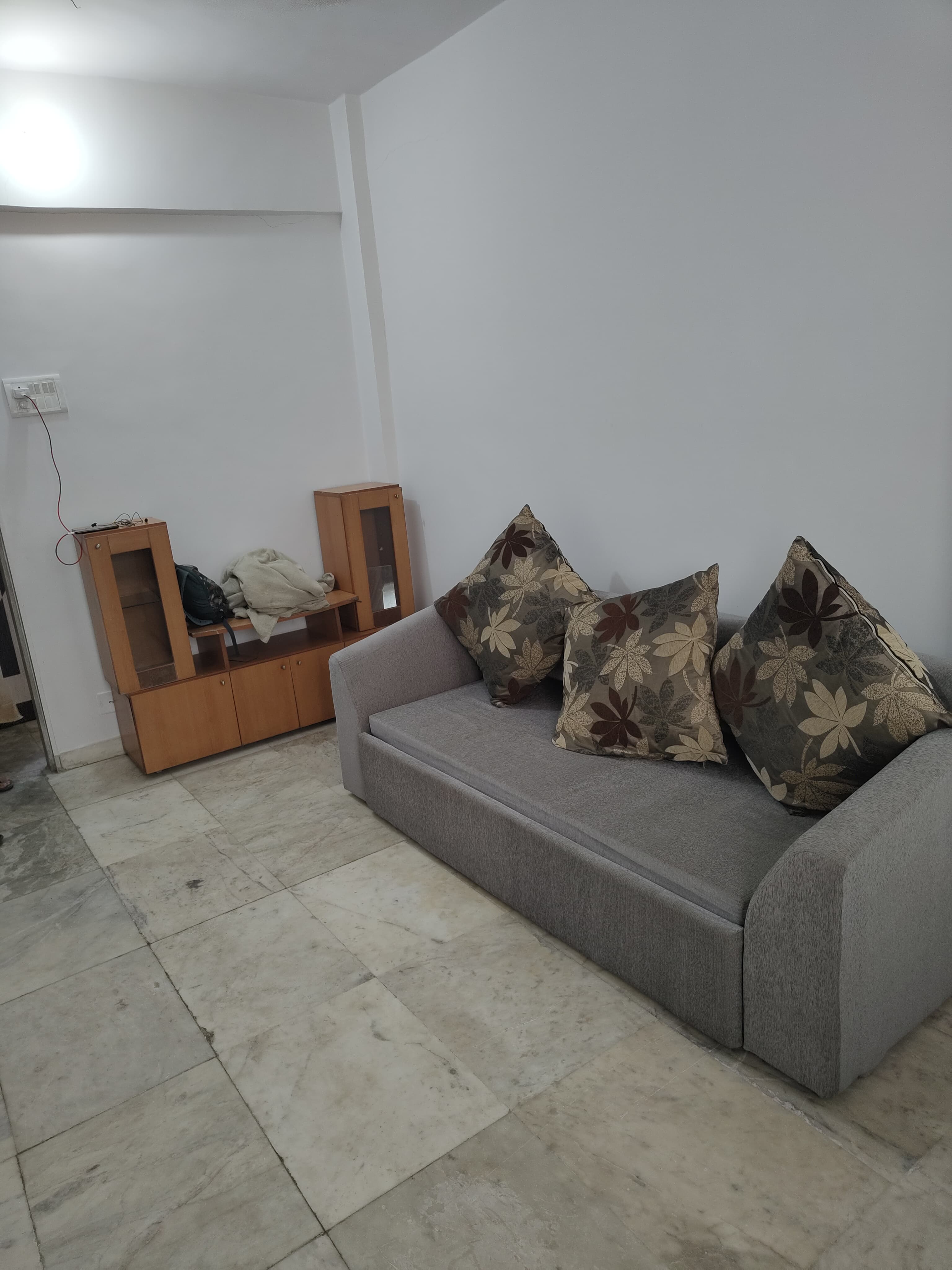 1 BHK + Study Room Apartment For Rent in Vakola Charch