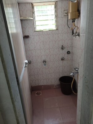 Bathroom in 1 BHK Apartment at Vakola – for Rent
