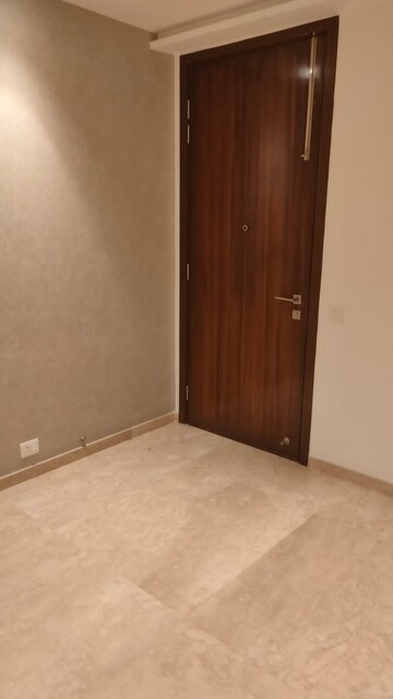 Room in 2 BHK Apartment at Hiranandani Castle Rock, Powai – for Rent