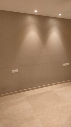 Room in 2 BHK Apartment at Hiranandani Castle Rock, Powai – for Rent