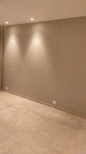 Room in 2 BHK Apartment at Hiranandani Castle Rock, Powai – for Rent