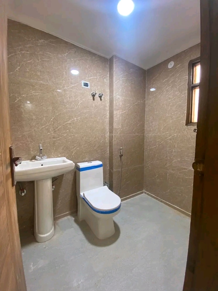 Bathroom, chattarpur 2 Bedroom 850 Sq.Ft. Builder Floor In Chattarpur Delhi 9692621