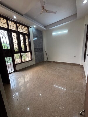 Room in 3 BHK Builder Floor at Chattarpur – for Rent