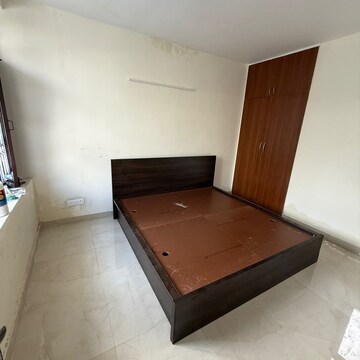 Bedroom in 1 RK Builder Floor at Dlf Phase I – for Rent