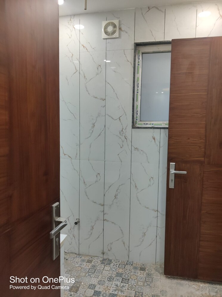 Bathroom, sector 23 4 Bedroom 1900 Sq.Ft. Apartment In Sector 23 Gurgaon 9692855