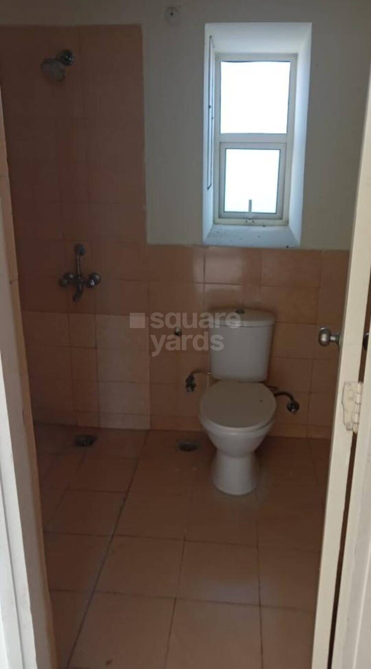 Bathroom, paras-tierea 2 Bedroom 925 Sq.Ft. Apartment In Sector 137 Noida 9692903