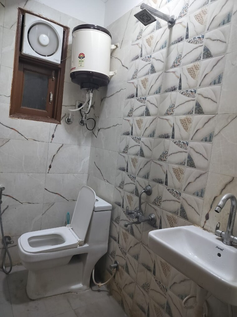 Bathroom, saket 2 Bedroom 750 Sq.Ft. Builder Floor In Saket Delhi 9692999