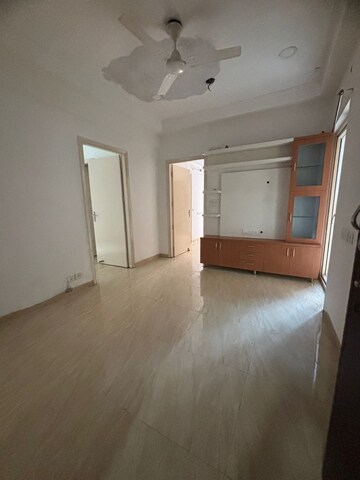 Room in 2 BHK Apartment at Gaur City 2 - 14th Avenue, Sector 16c Greater Noida – for Sale