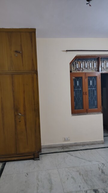 Room in 3 BHK Independent House at Sector 55 – for Rent