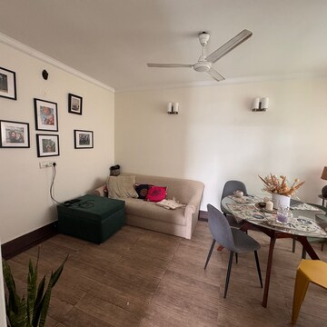 Team Area in 2 BHK Builder Floor at Dlf Phase I – for Rent