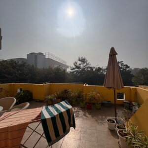 Balcony in 2 BHK Builder Floor at Dlf Phase I – for Rent