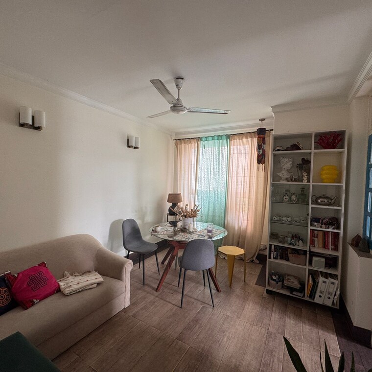 Living Room, dlf phase i 2 Bedroom 150 Sq.Yd. Builder Floor In Dlf Phase I Gurgaon 9693040