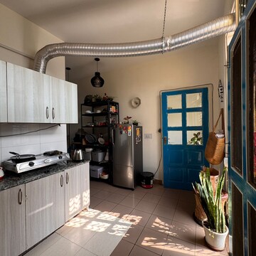 Kitchen in 2 BHK Builder Floor at Dlf Phase I – for Rent