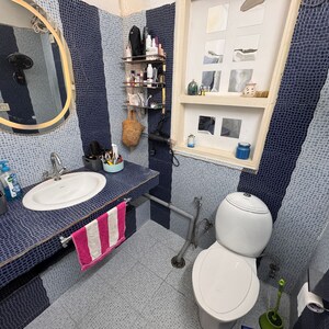 Team Area in 2 BHK Builder Floor at Dlf Phase I – for Rent