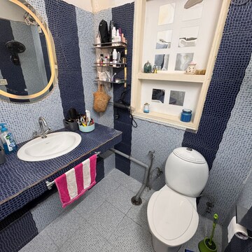 Team Area in 2 BHK Builder Floor at Dlf Phase I – for Rent