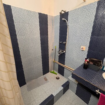 Team Area in 2 BHK Builder Floor at Dlf Phase I – for Rent