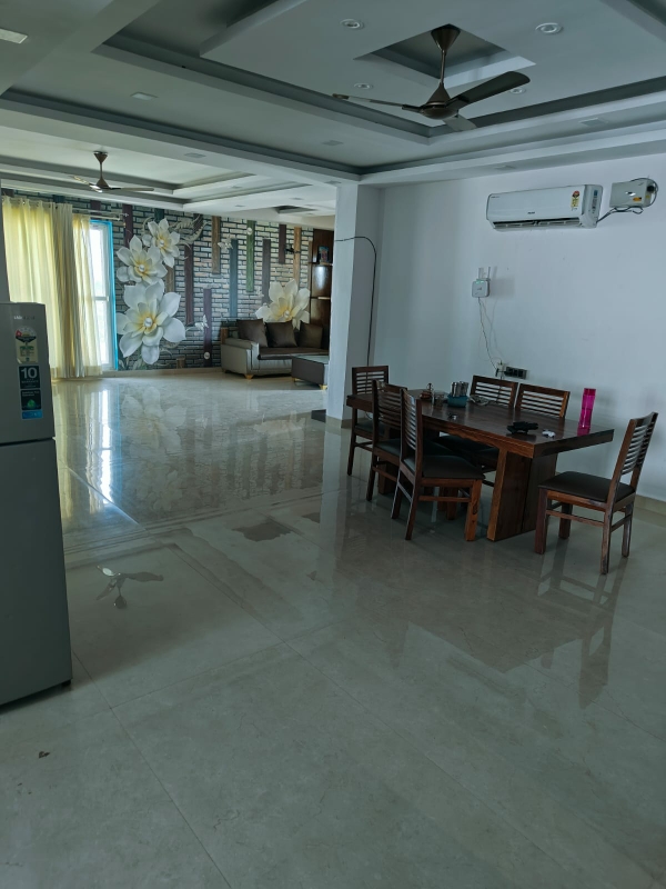 3 BHK + Pooja Room,Servant Room,Study Room,Extra Room Builder Floor For Rent in Green Fields Colony
