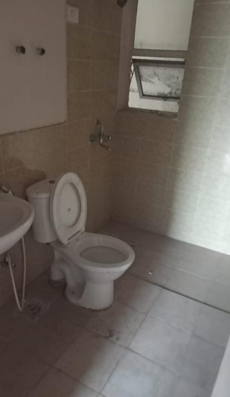 Bathroom, paras-tierea 2 Bedroom 1025 Sq.Ft. Apartment In Sector 137 Noida 9693026