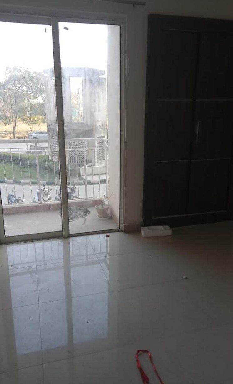 Room, paras-tierea 2 Bedroom 1025 Sq.Ft. Apartment In Sector 137 Noida 9693026