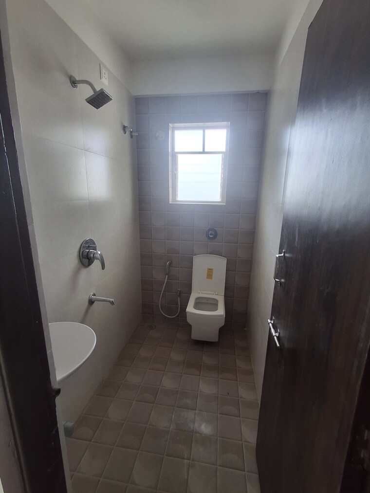 Attached Bathroom, parsodi 2 Bedroom 950 Sq.Ft. Apartment In Parsodi Nagpur 9693527