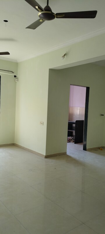 Room in 3 BHK Apartment at Palm Beach Chs, Nerul Sector 4 – for Sale