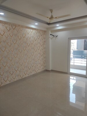 Room in 4 BHK Apartment at Emaar Emerald Floors, Sector 65 – for Rent