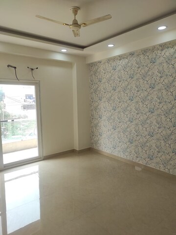 Room in 4 BHK Apartment at Emaar Emerald Floors, Sector 65 – for Rent