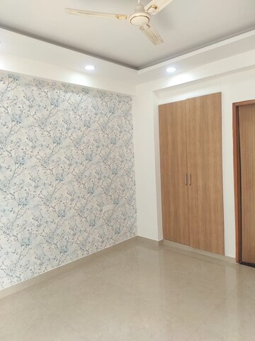 Room in 4 BHK Apartment at Emaar Emerald Floors, Sector 65 – for Rent