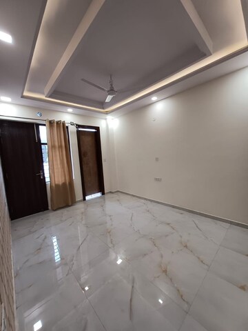 Room in 3 BHK Builder Floor at Rps Palms, Sector 88 – for Sale
